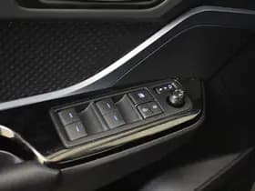 Toyota C-HR thumbnail 17