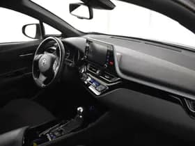 Toyota C-HR thumbnail 3