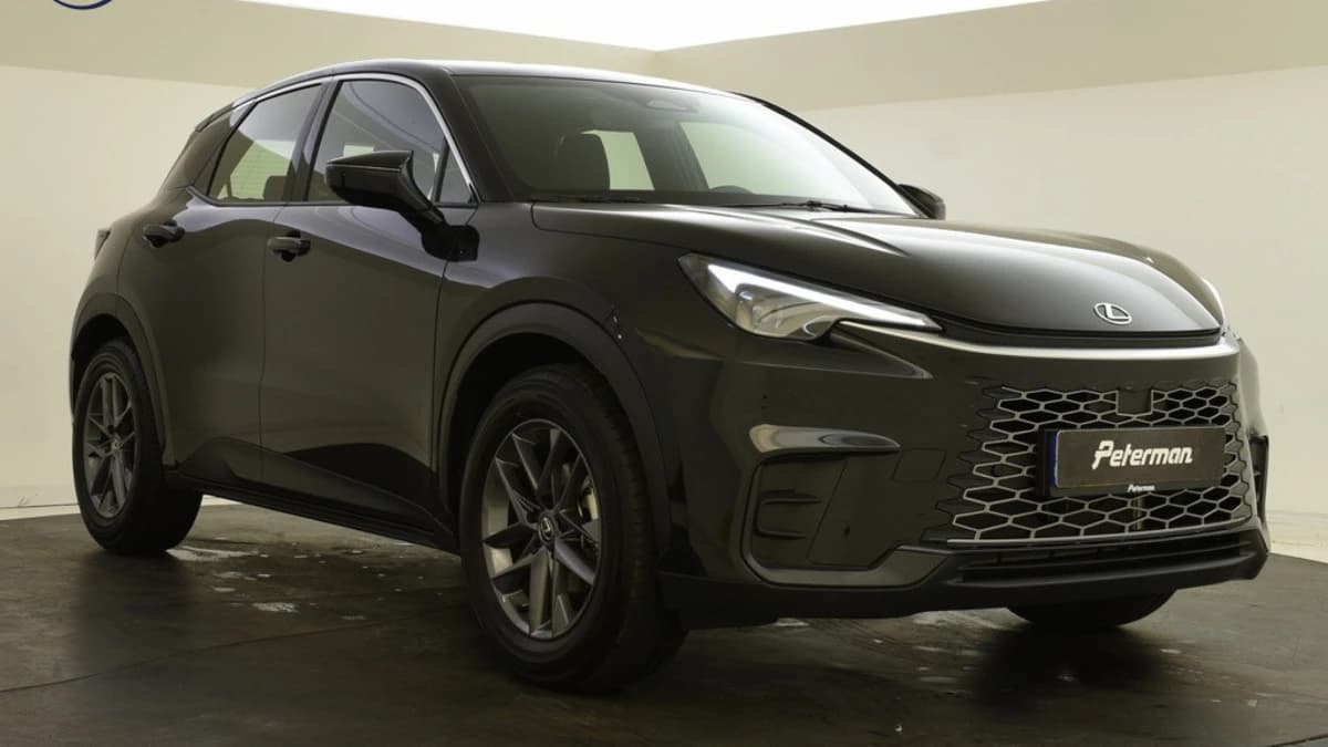 Lexus LBX — foto 1