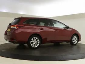 Toyota Auris thumbnail 5