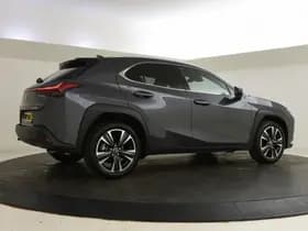 Lexus UX thumbnail 2