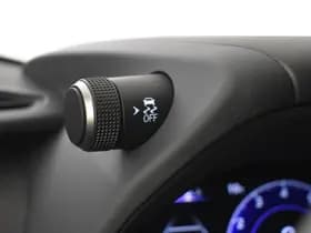 Lexus UX thumbnail 17