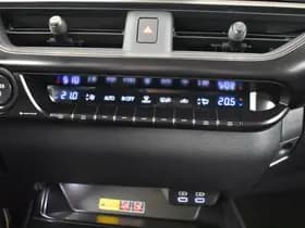 Lexus UX thumbnail 21