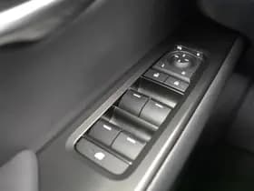 Lexus UX thumbnail 24