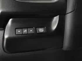 Lexus UX thumbnail 25