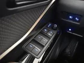Toyota C-HR thumbnail 16