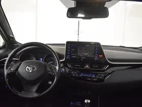 Toyota C-HR thumbnail 4