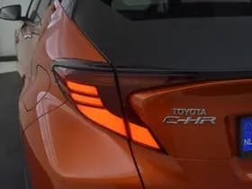Toyota C-HR thumbnail 10