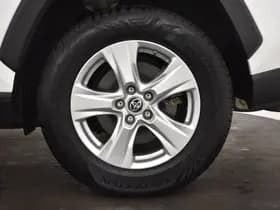 Toyota RAV4 thumbnail 17