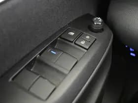 Toyota Yaris thumbnail 25