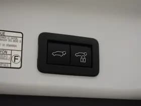 Toyota Corolla thumbnail 16