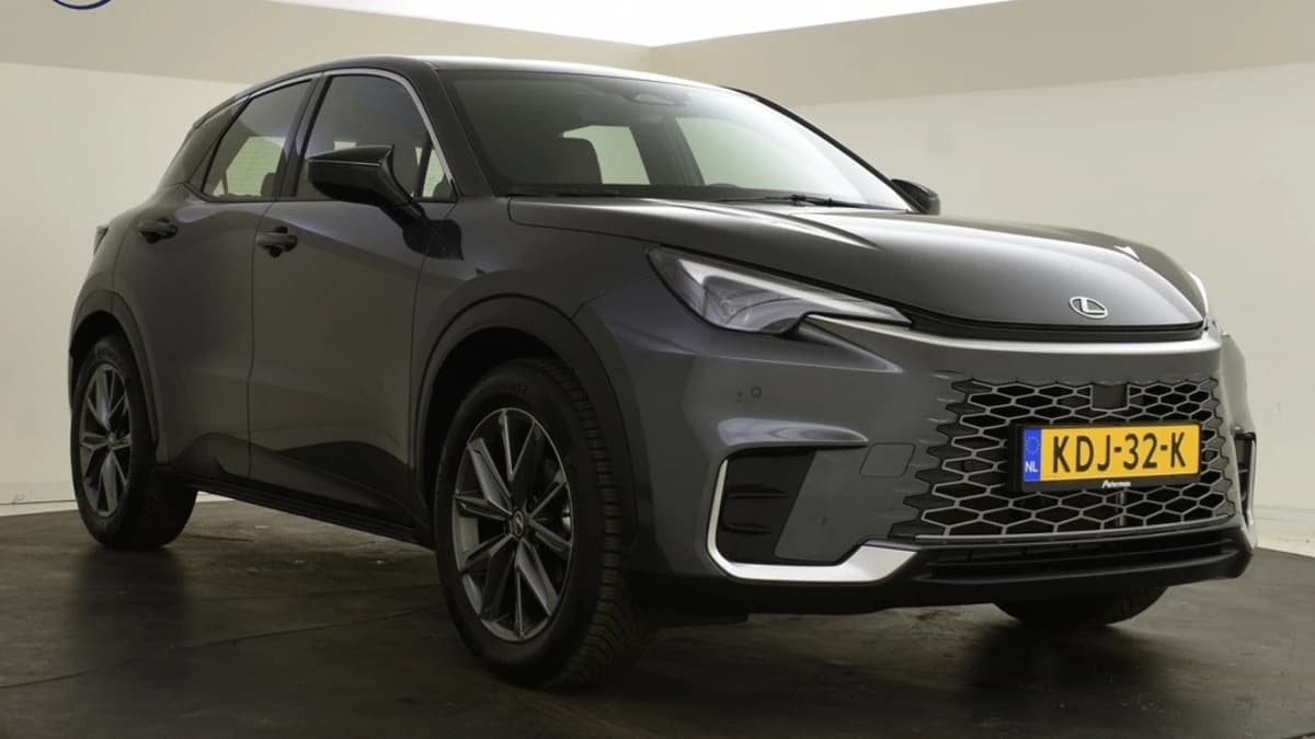 Lexus LBX — foto 1