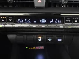 Toyota C-HR thumbnail 12