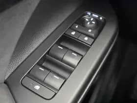 Toyota C-HR thumbnail 23