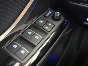 Toyota C-HR thumbnail 25