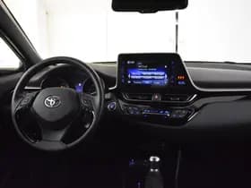 Toyota C-HR thumbnail 4