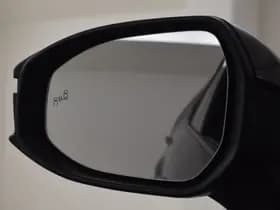 Toyota C-HR thumbnail 24