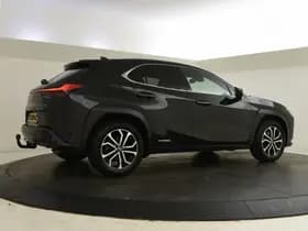Lexus UX thumbnail 2