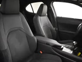 Lexus UX thumbnail 4
