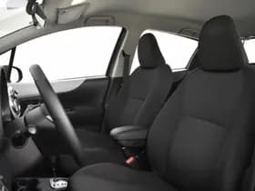 Toyota Yaris thumbnail 11