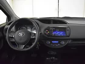 Toyota Yaris thumbnail 4
