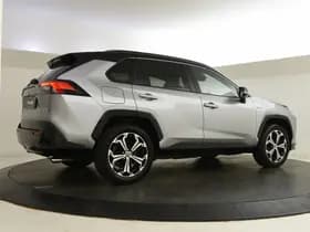 Toyota RAV4 thumbnail 5