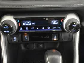 Toyota RAV4 thumbnail 21
