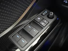 Toyota C-HR thumbnail 25