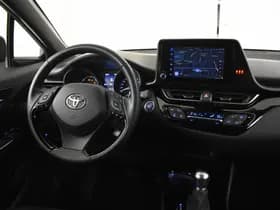 Toyota C-HR thumbnail 4
