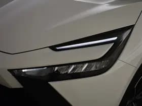 Toyota C-HR thumbnail 8