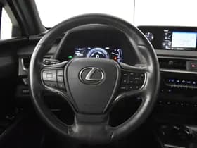Lexus UX thumbnail 11