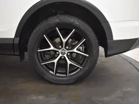Toyota RAV4 thumbnail 17