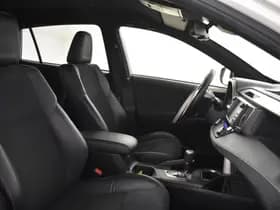 Toyota RAV4 thumbnail 3