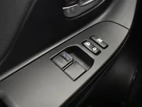 Toyota Yaris thumbnail 25