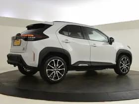 Toyota Yaris Cross thumbnail 2