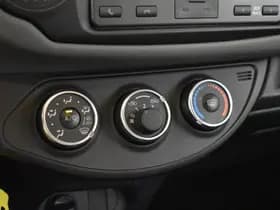 Toyota Yaris thumbnail 16