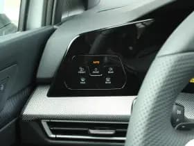 Volkswagen Golf thumbnail 37