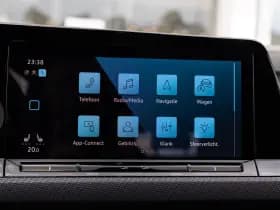 Volkswagen Golf thumbnail 37