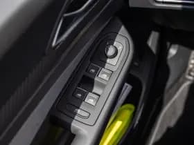 Volkswagen Golf thumbnail 41