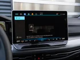 Volkswagen Golf thumbnail 32