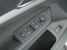 Volkswagen Golf thumbnail 37