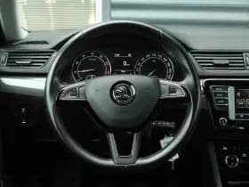 Škoda Superb thumbnail 38