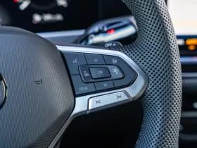 Volkswagen Passat thumbnail 37