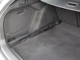 Volkswagen Golf thumbnail 36