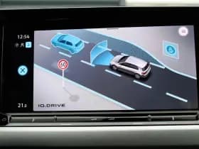 Volkswagen Golf thumbnail 45