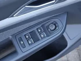Volkswagen Golf thumbnail 31