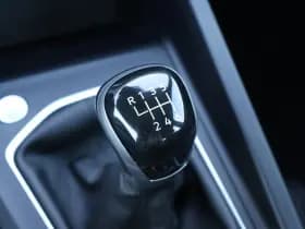 Volkswagen Golf thumbnail 43