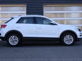 Volkswagen T-Roc thumbnail 3