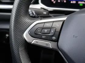 Volkswagen T-Roc thumbnail 25