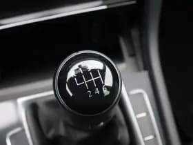 Volkswagen Golf thumbnail 32